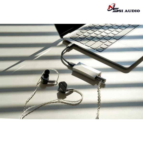 DAC / Headphone Amp Astell n Kern HC4 - made in Korea.